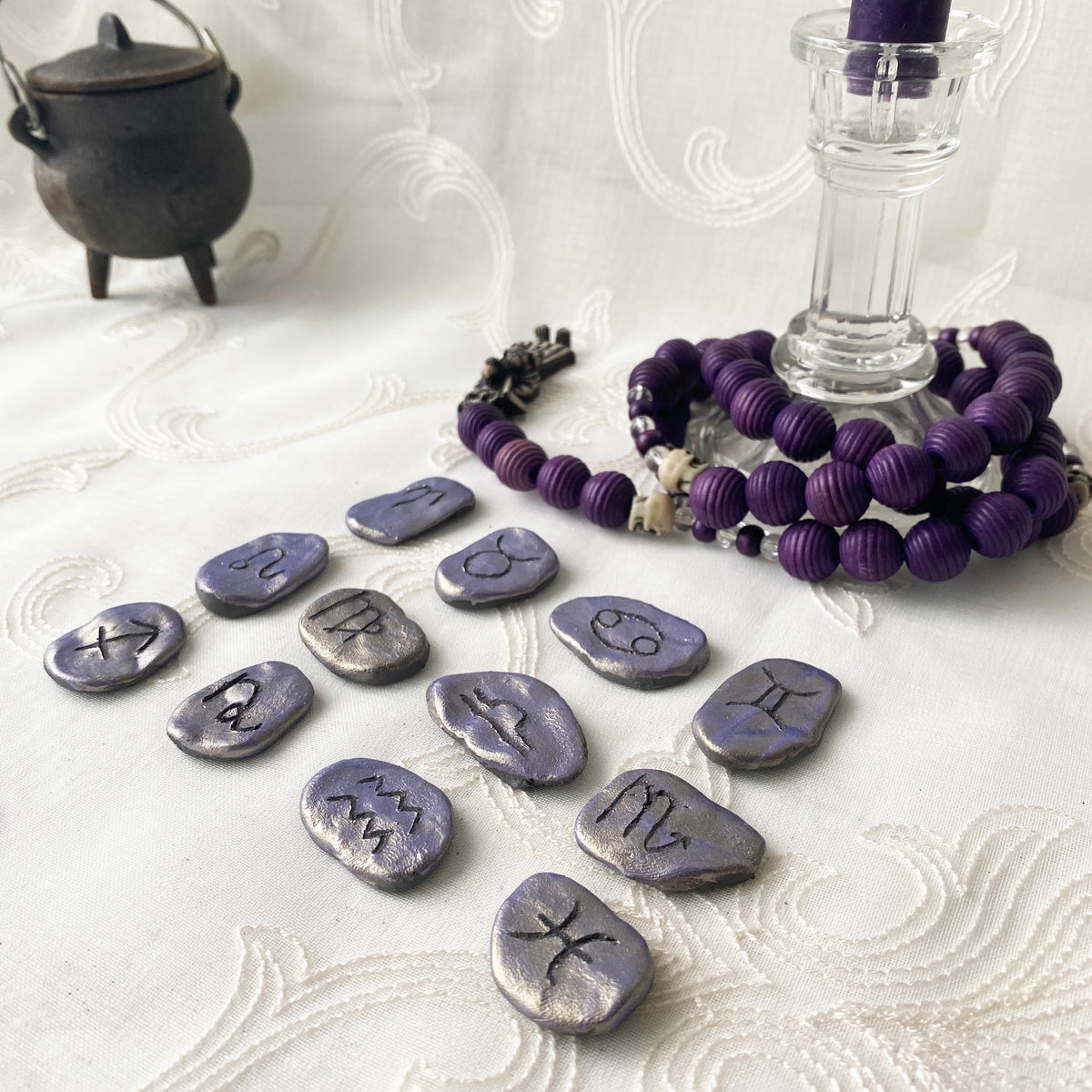 Modern Runes: Zodiac – Closed Coven